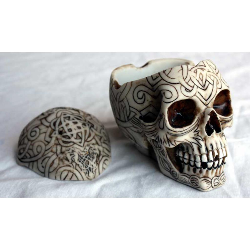 Small Engraved Skull